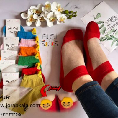 جوراب مچی زنانه پشت استیکر شیشه ای رنگی
