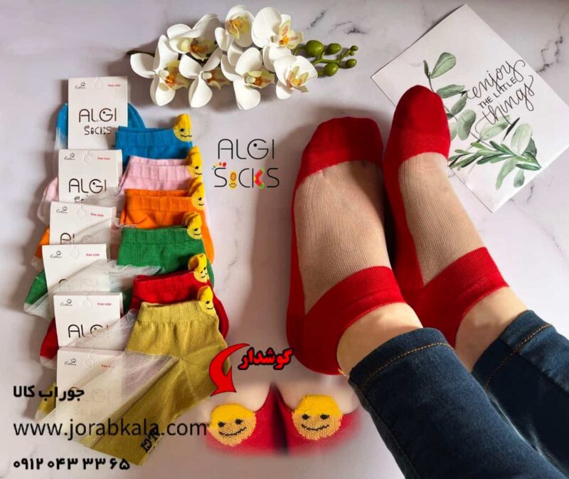 جوراب مچی زنانه پشت استیکر شیشه ای رنگی